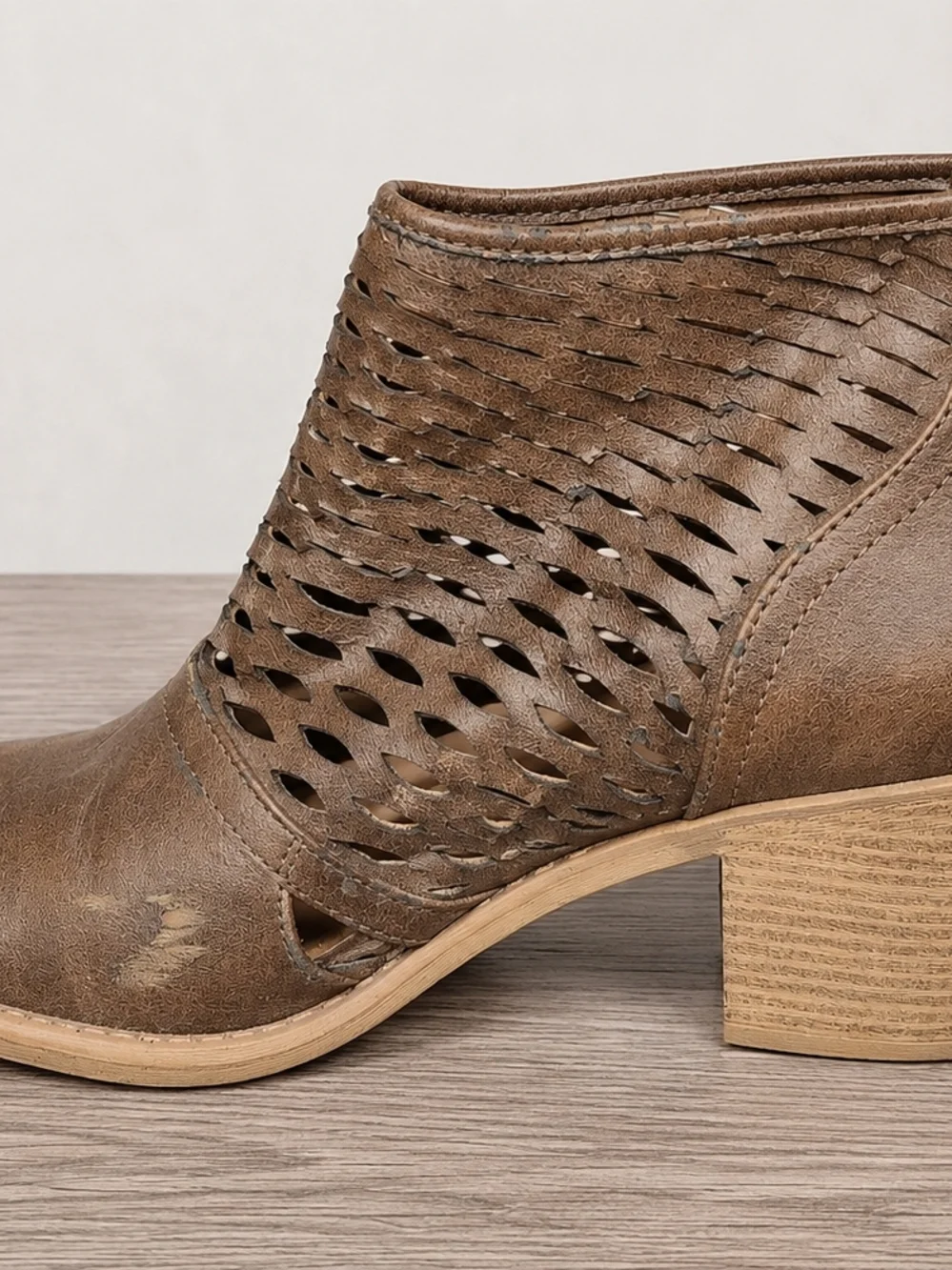 Qupid Taupe Cutout Ankle Booties Size 10 Peep Toe Block Heel Boho